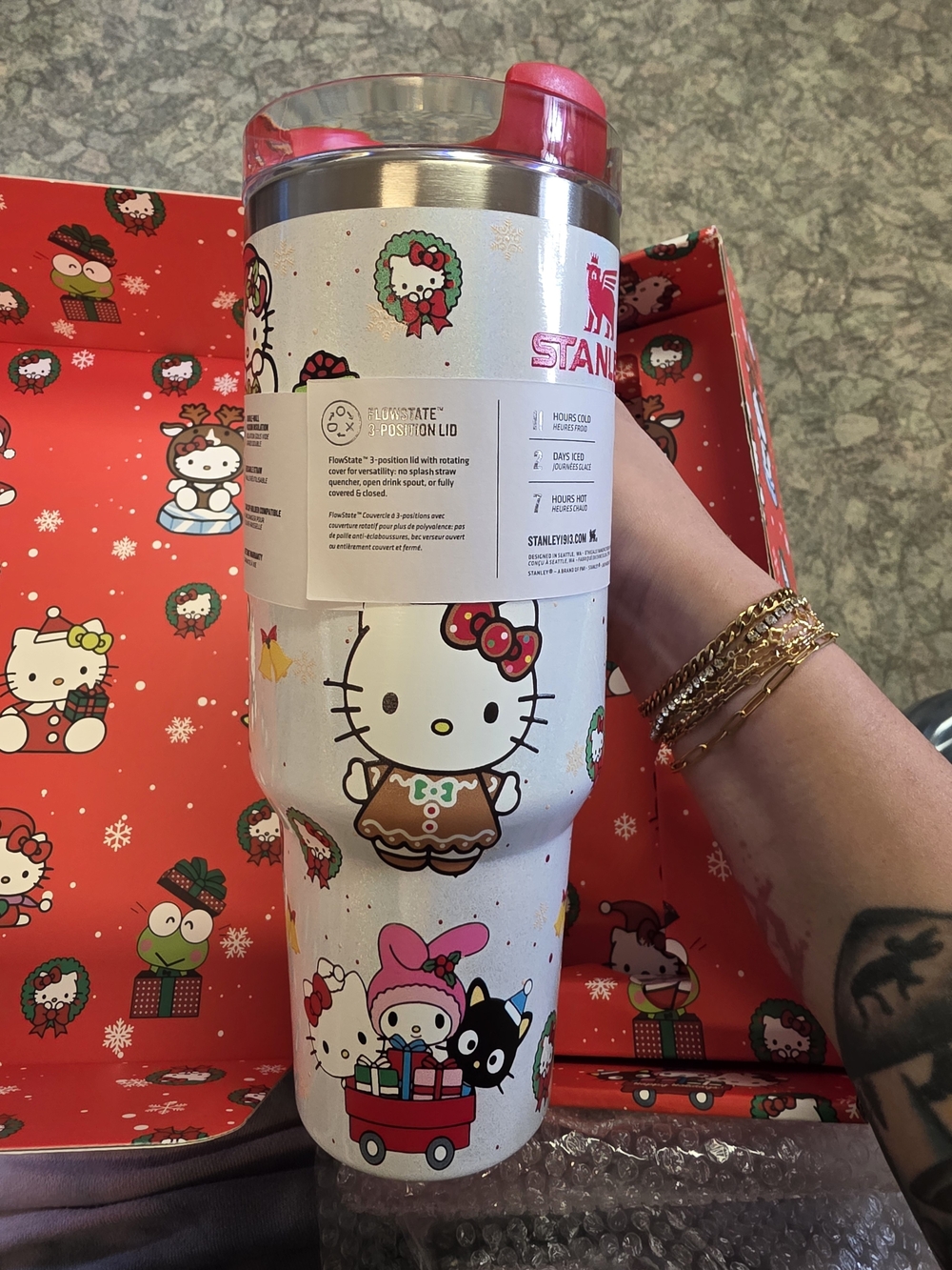 Hello Kitty Christmas 40 Oz Stanley - Picture 6 of 7